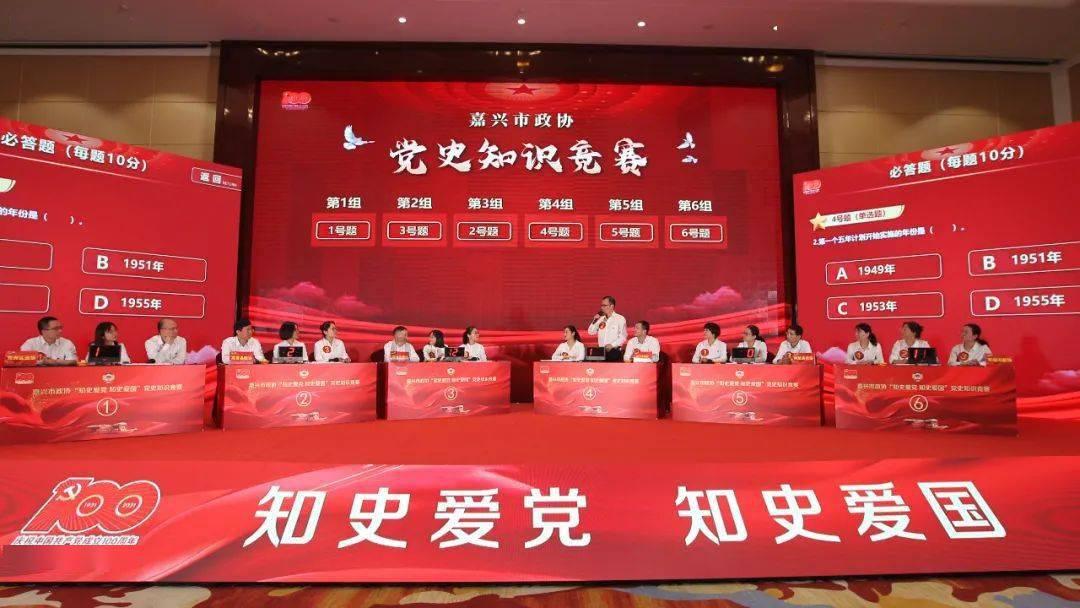 左手亲华，右手亲日，一手缔造庞大帝国，今杀出一匹黑马要弑神